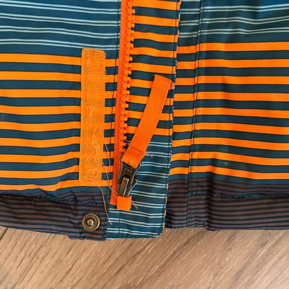 The North Face Kids Snow/ ski/ snowboard Jacket -Gray,blue and Orange Sz L 14/16 - Picture 11 of 11